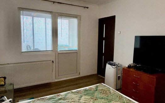 Garsonieră cu balcon | Vis-a-vis de IPJ și Școala Nr. 4