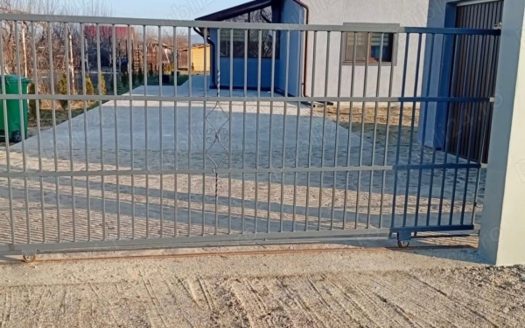 Casă cu teren 1.800 mp | Garaj | Complet mobilată