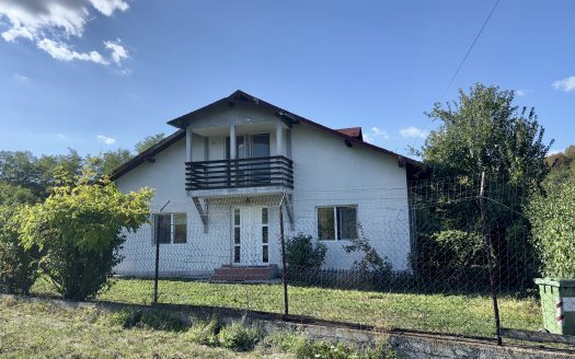 CASĂ CU 5 DORMITOARE LA PREȚ DE APARTAMENT – MIHĂEȘTI, VÂLCEA