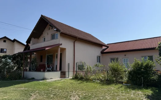 Casa de Vanzare | Golesti | 8 km de Ramnicu Valcea | 5600 mp teren