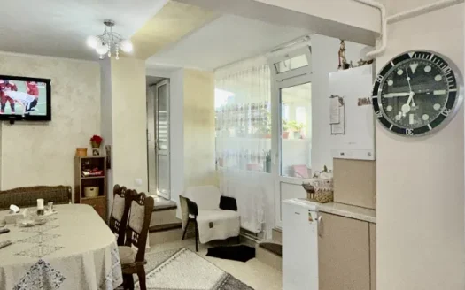 Apartament cu 4 camere ultracentral cu terasă și grădină proprie