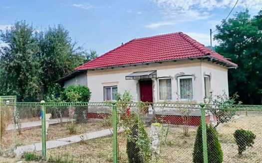 Casă de vacanță | Bogdănești – Oteșani, jud. Vâlcea | 15 km de Horezu | 55.000 €
